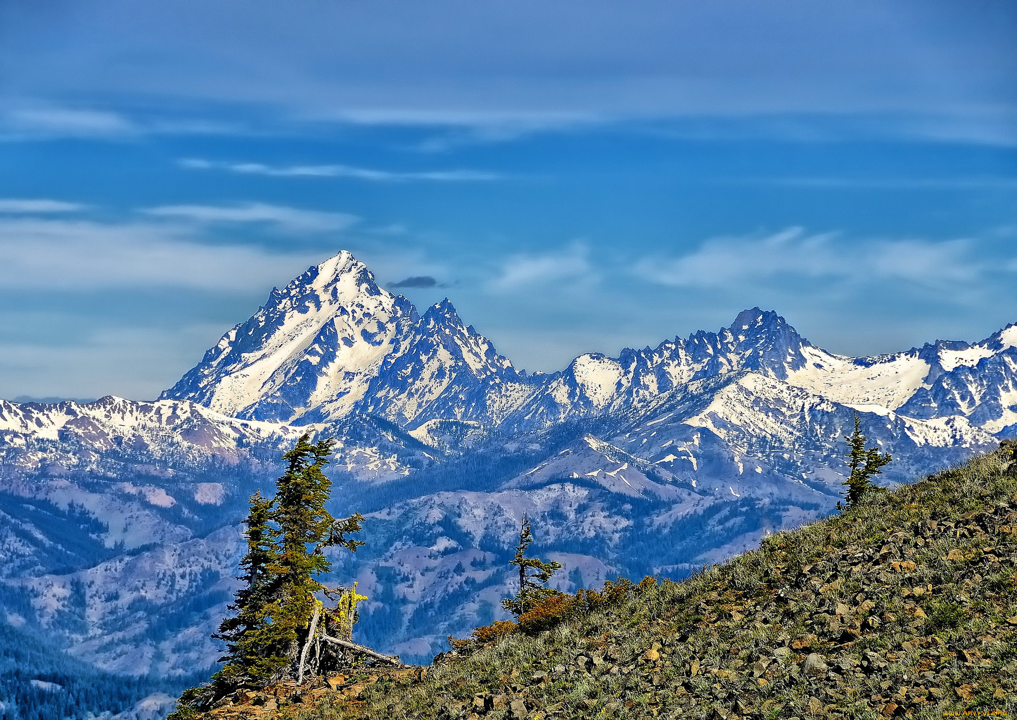 Mountain hrend. Горы. Вершина горы. Заснеженные горы. В горах.